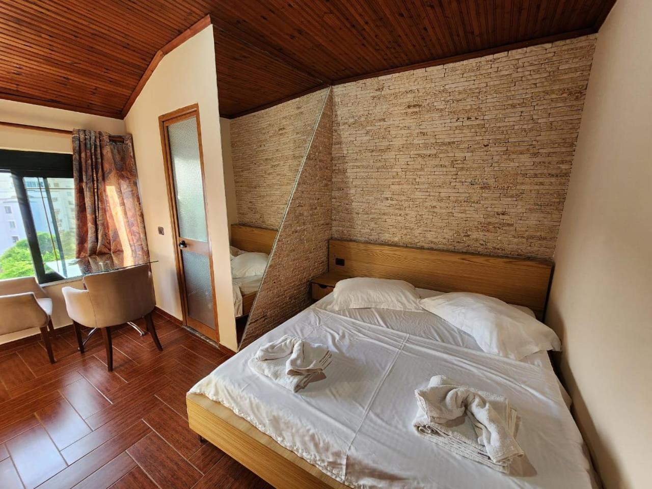 Hotel La Villa ติรานา ภายนอก รูปภาพ