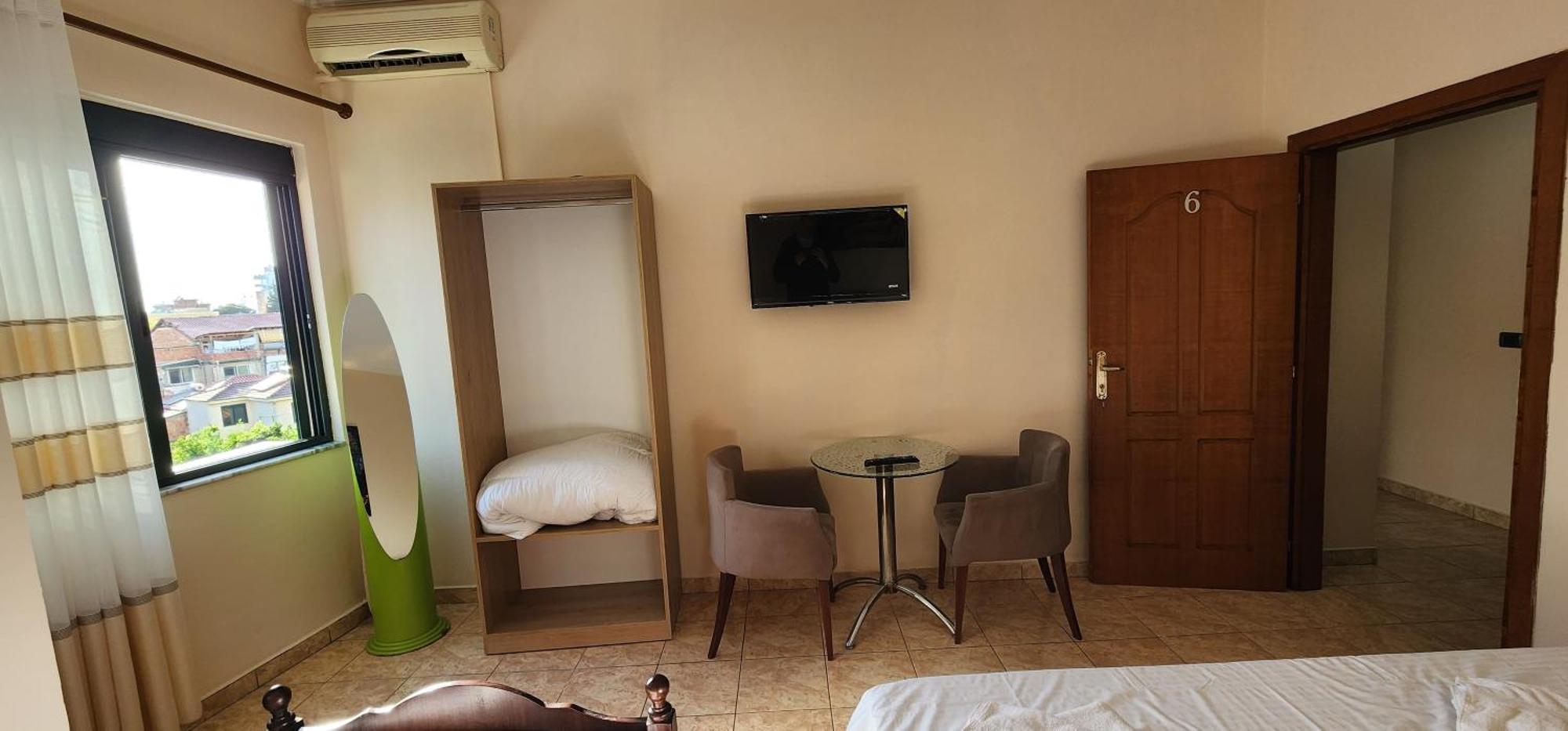 Hotel La Villa ติรานา ภายนอก รูปภาพ