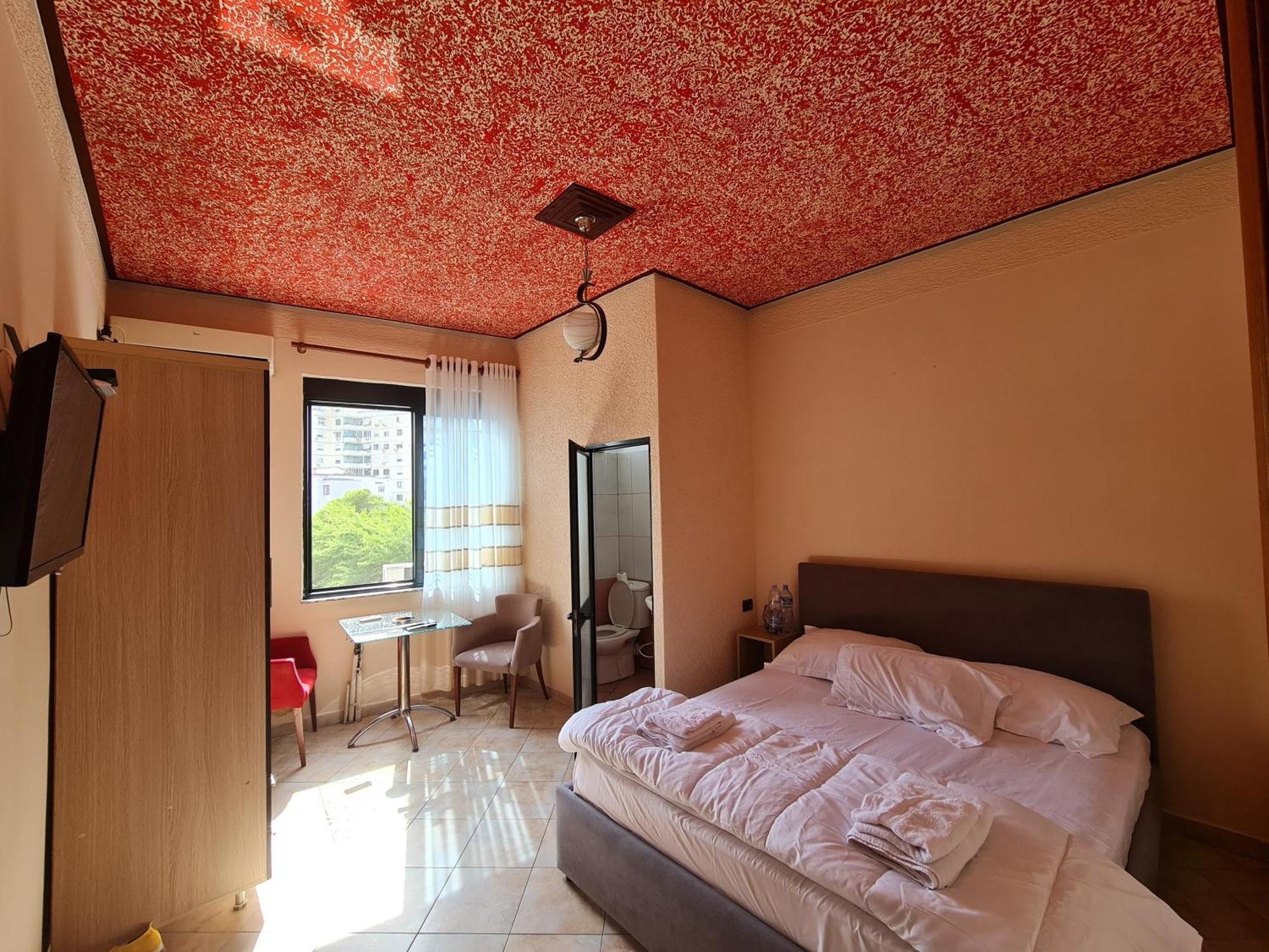 Hotel La Villa ติรานา ภายนอก รูปภาพ